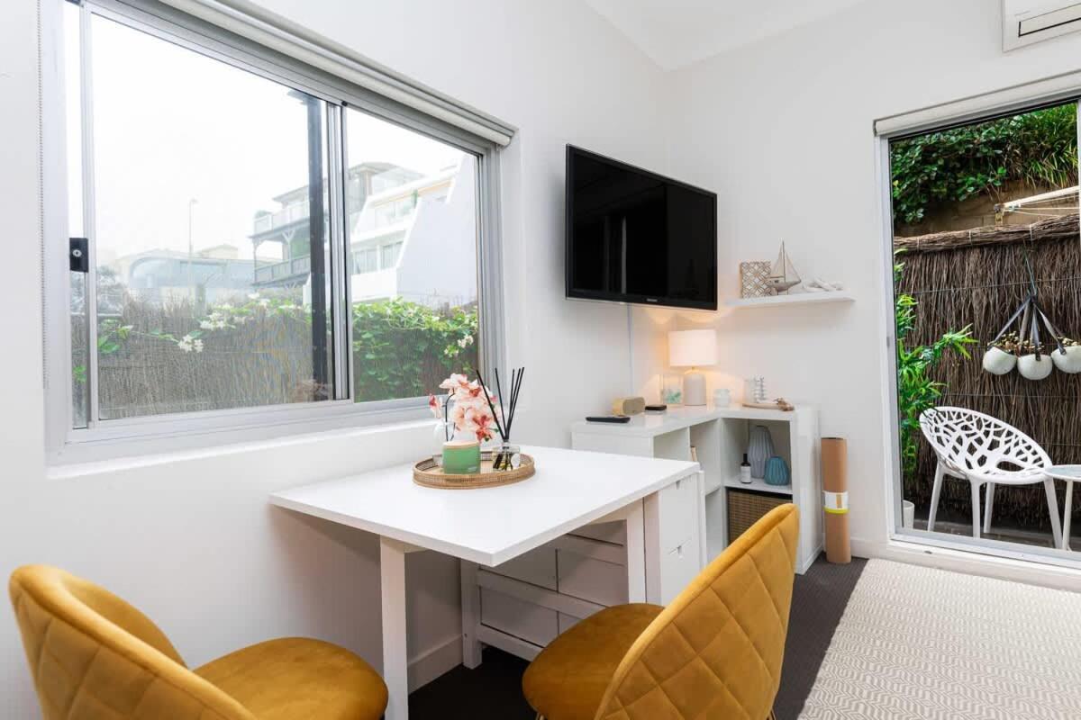 Apartment Bright Beachfront With Terrace & Aircon