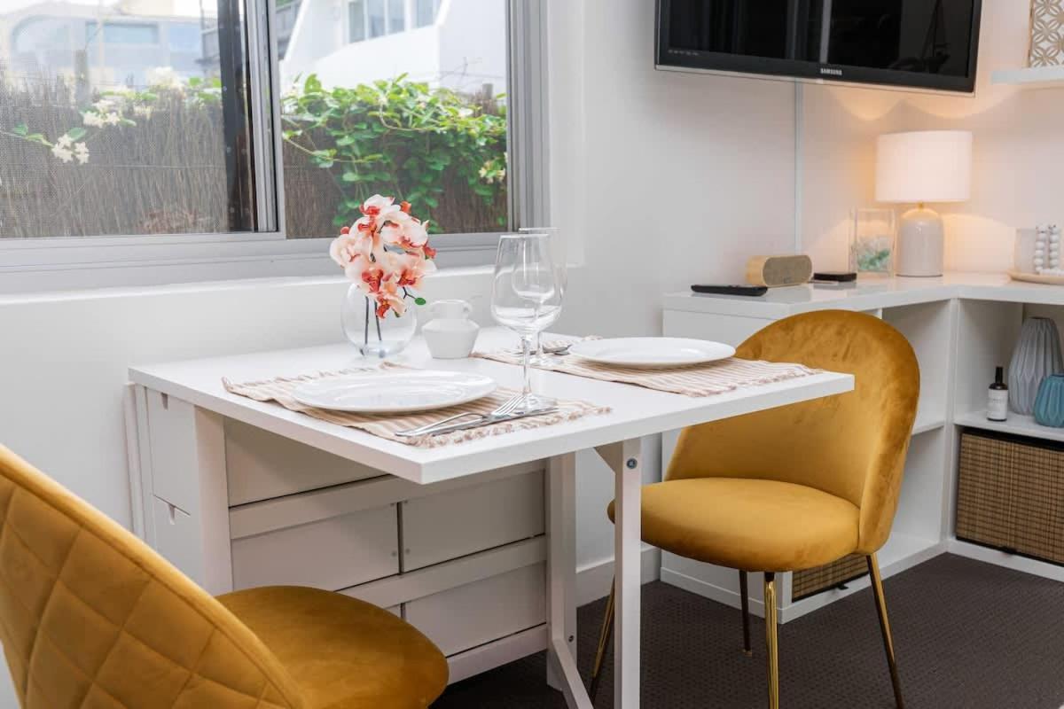 Bright Beachfront With Terrace & Aircon Apartment Sydney